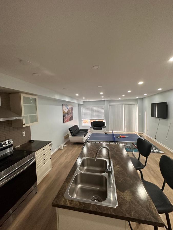Cmoney Beautiful Home 2 Brampton Kültér fotó